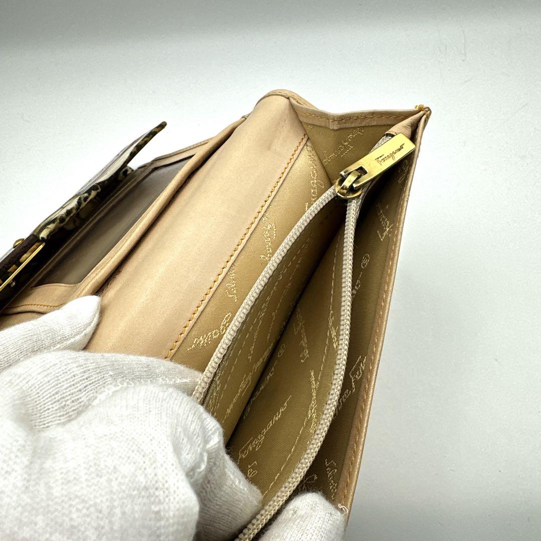 希少・激レア サルヴァトーレ フェラガモ アニマル 花柄スカーフ