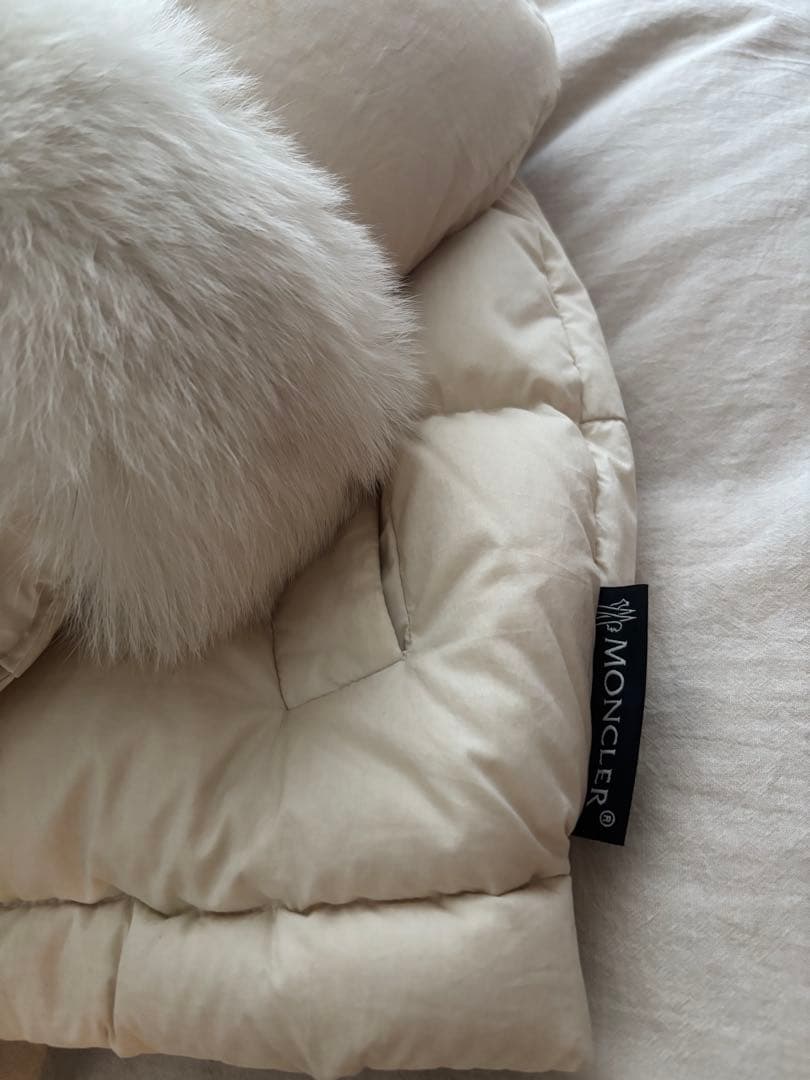 MONCLER フード付きダウンジャケット 袖ファー オフホワイト サイズ2