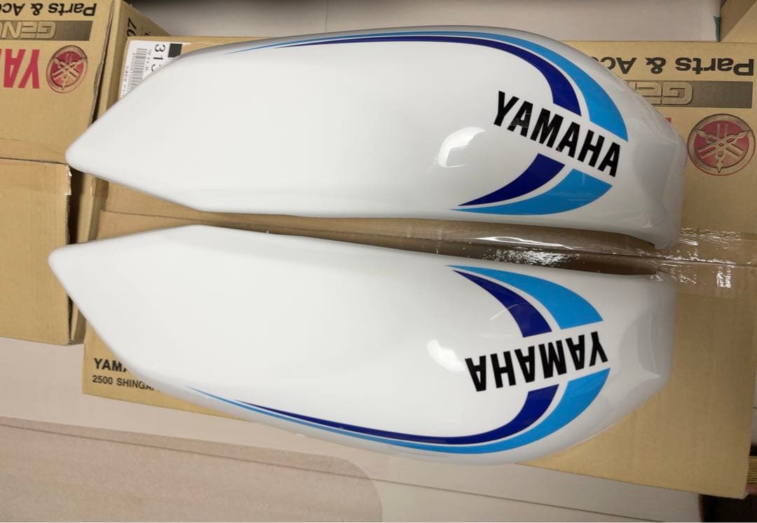 XSR700 ヤマハ純正タンクサイドカバー左右セット