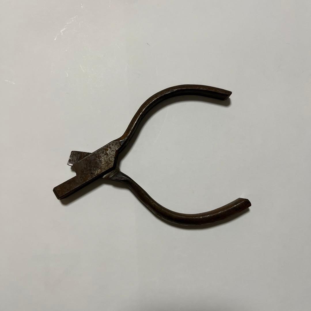 改札鋏　凹形　年代物 改札鋏と鋏痕への興味～昭和の鉄道駅風景 | 歴鉄2番線