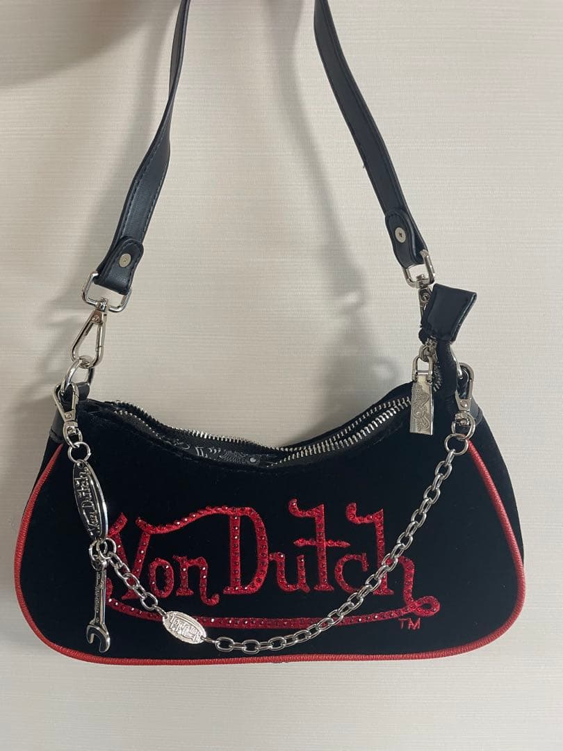 Von Dutch ベロア ロゴ ショルダーバッグ 黒 Von Dutch】 ベロア ロゴ ショルダーバッグ 関税送料込 (Von Dutch