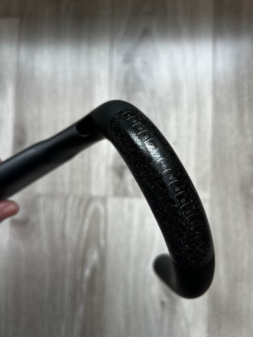 訳有新品 エアロフライ2風 ドロップハンドル カーボン ケーブル内装