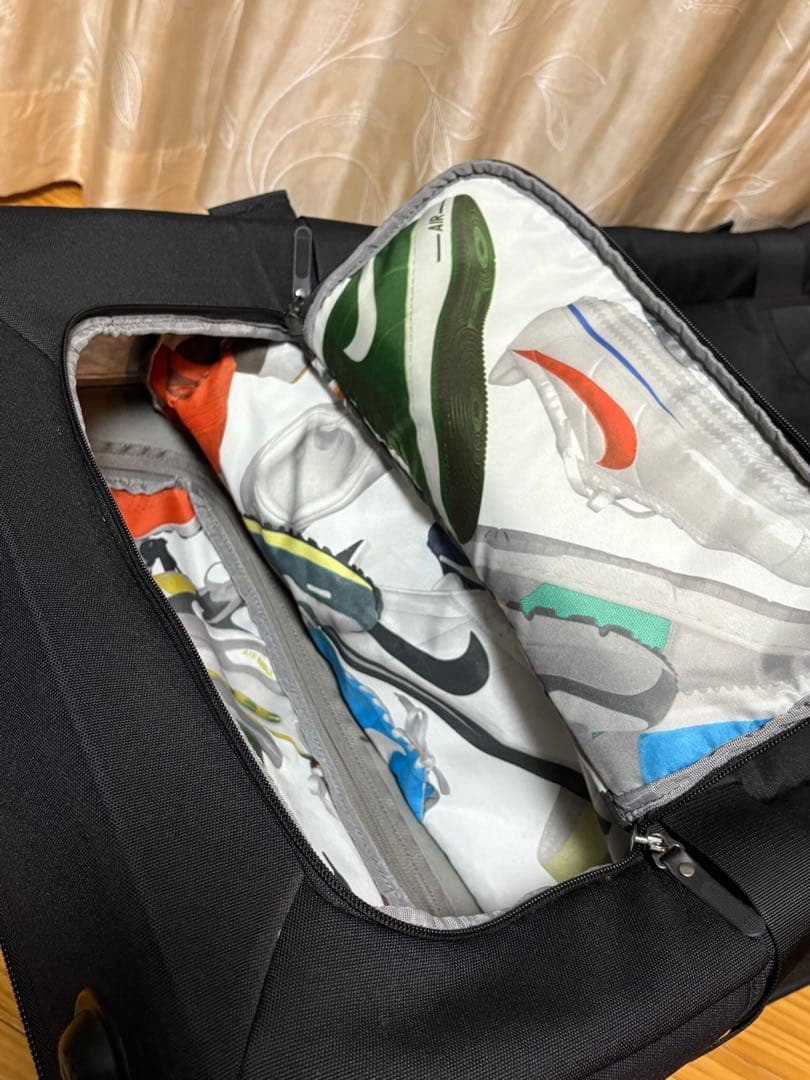 Nike キャリーバック キャリーケース 2輪 黒 - メルカリ