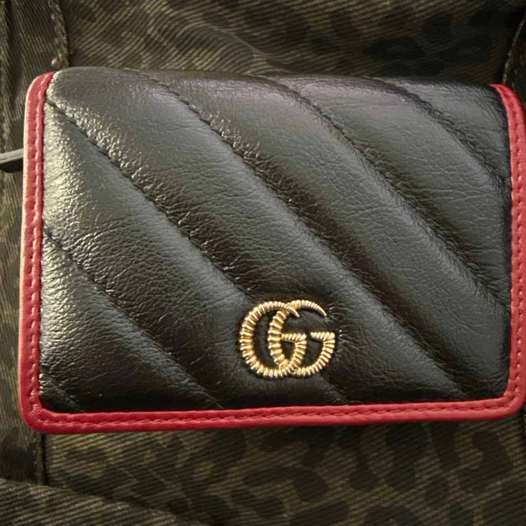 GUCCI GGマーモント 二つ折りウォレット黒/赤 キルティング - メルカリ