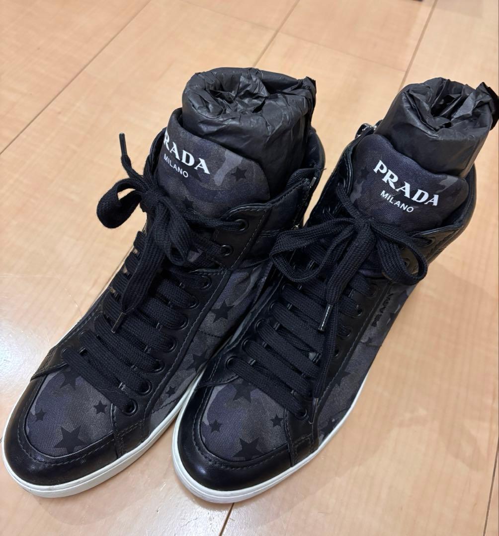 PRADA ブラック 星柄 ハイカットスニーカー SIZE37 - メルカリ