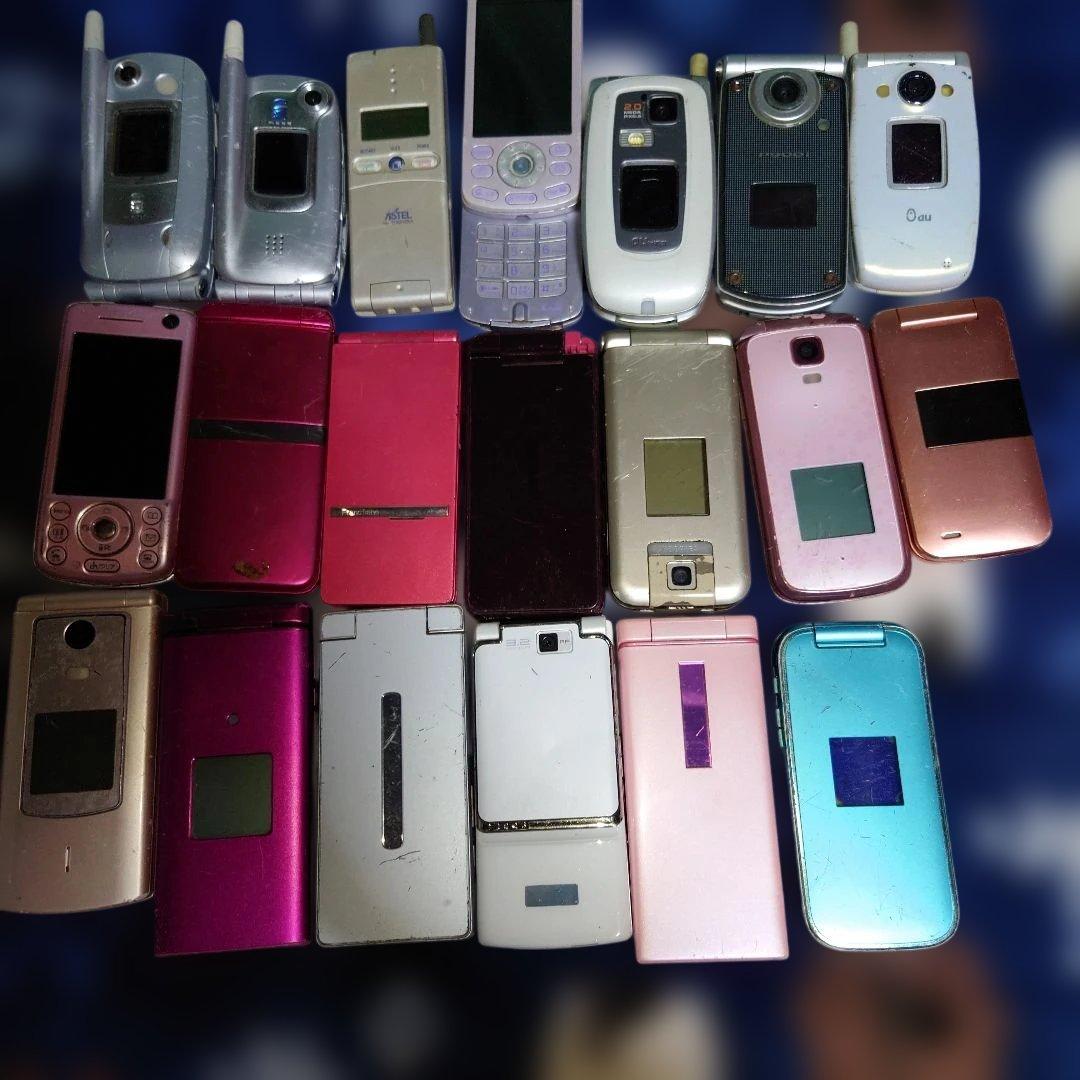ぽ*け様 ガラケー 携帯電話 おまとめ 20台☆ 動作未確認 ジャンク Yahoo!オークション -「ジャンク ガラケー まとめ」の落札相場・落札価格