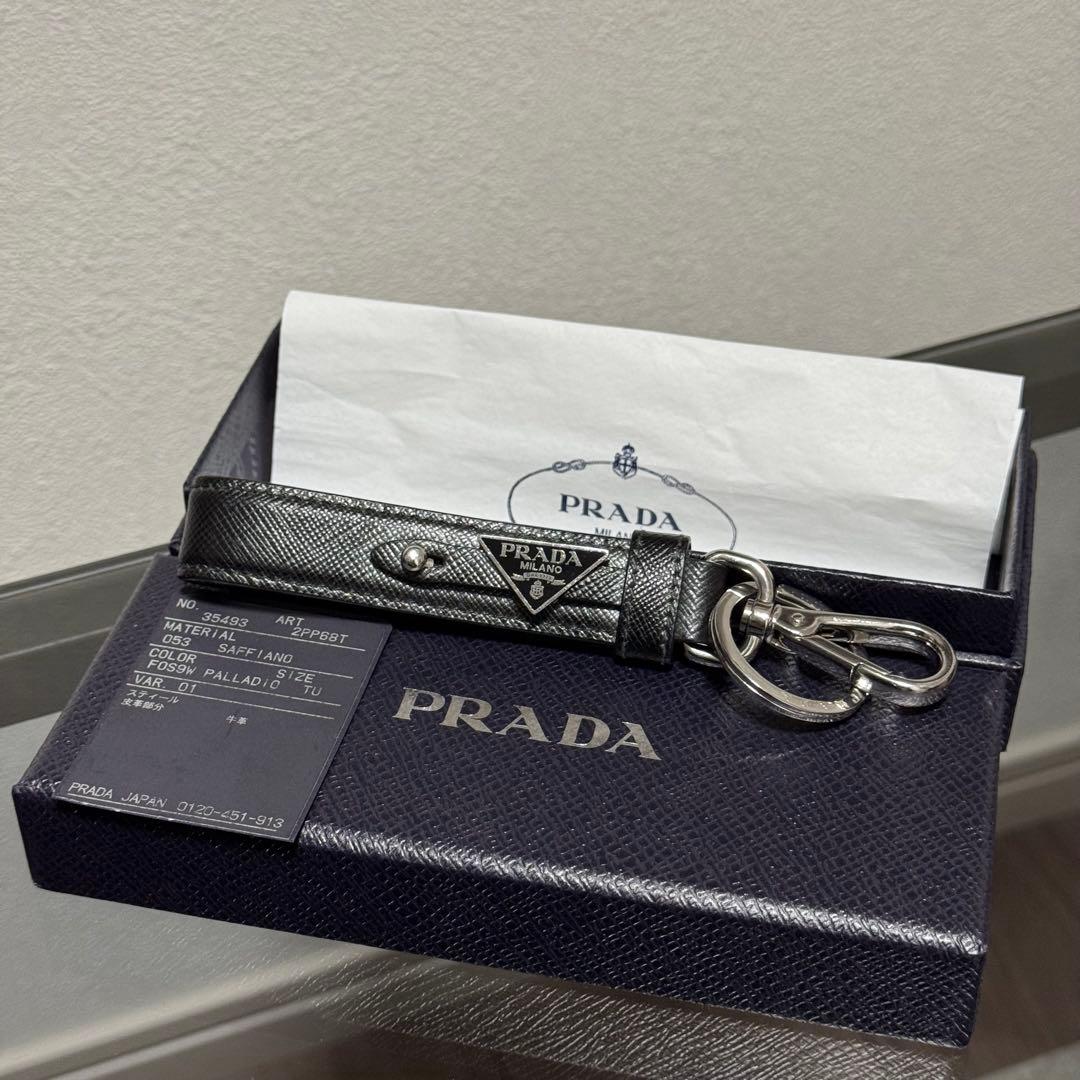 PRADA プラダ キーリング キーホルダー サフィアーノ レザー 三角ロゴ 000000147891-01.jpg?size=l&w=