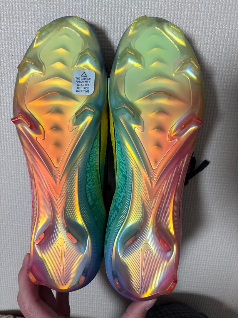 Nike Mercurial ヴィニシウスシグネチャーモデル サッカーシューズ 大胆さを引き出す一足。ヴィニシウス Jr初のNikeプレーヤー