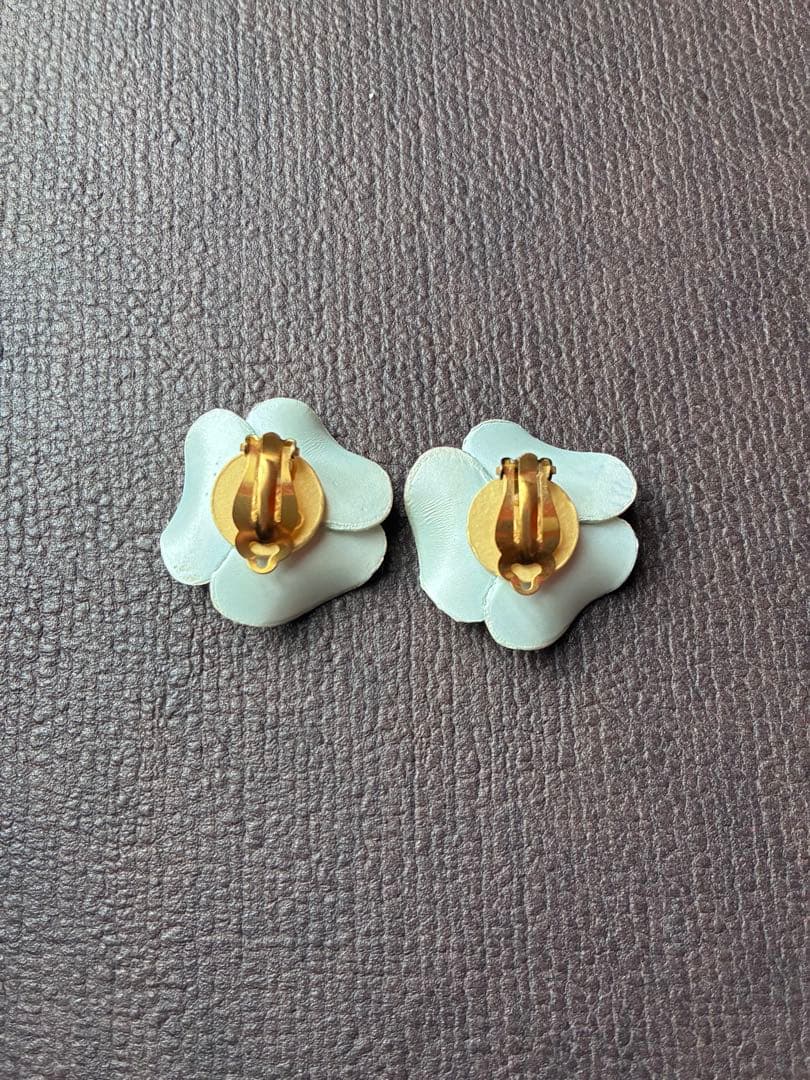 イヤリングとブローチのセット、パリ、Cilea - メルカリ