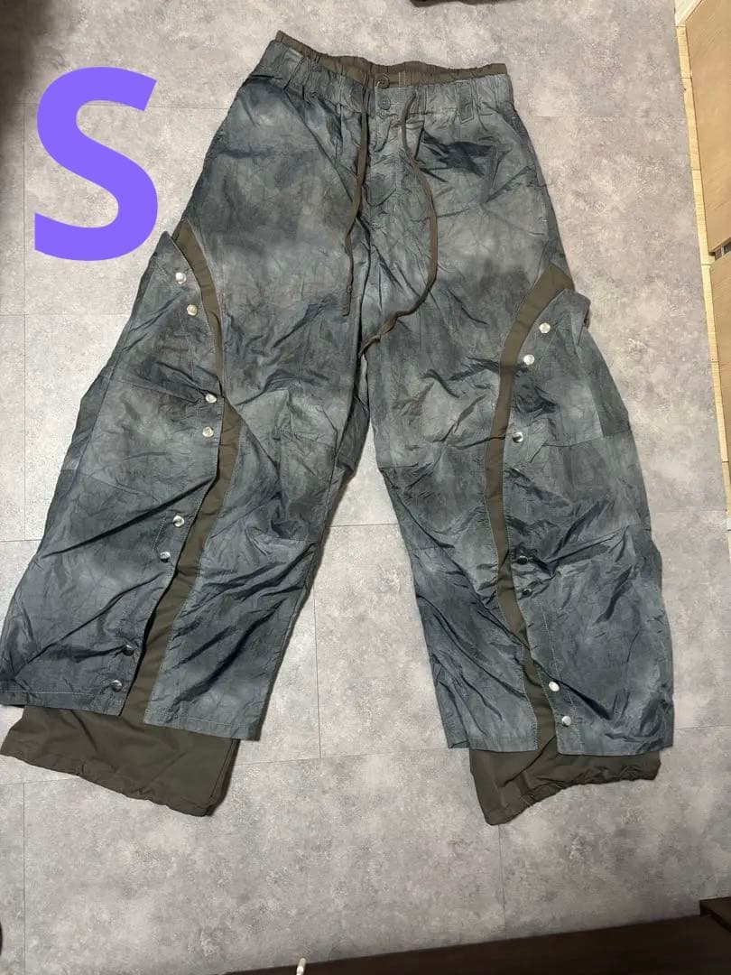 GRANCY】ボタンレイヤードデザインナイロンパンツ グレー カーキ S