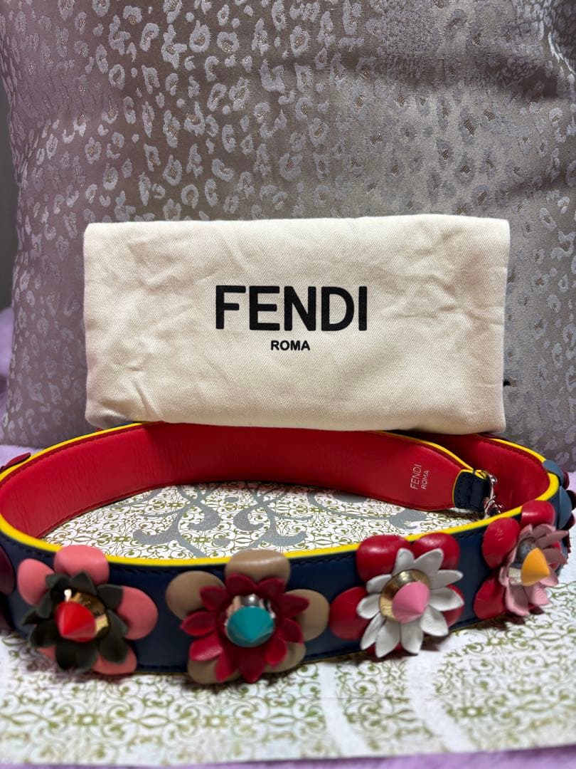 FENDI ショルダーストラップユー フラワーモチーフ - メルカリ