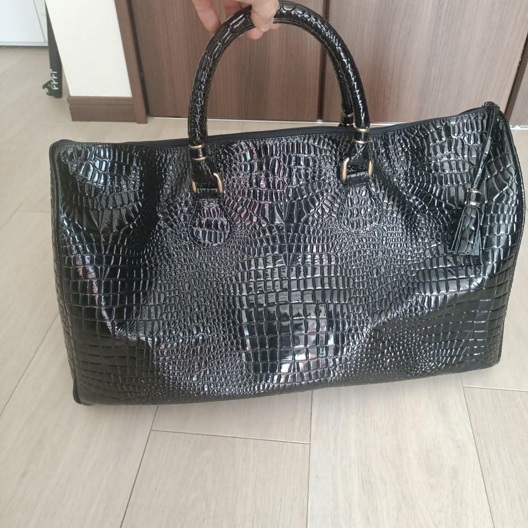 クロコダイル風 ブラック ボストンバッグ - メルカリ
