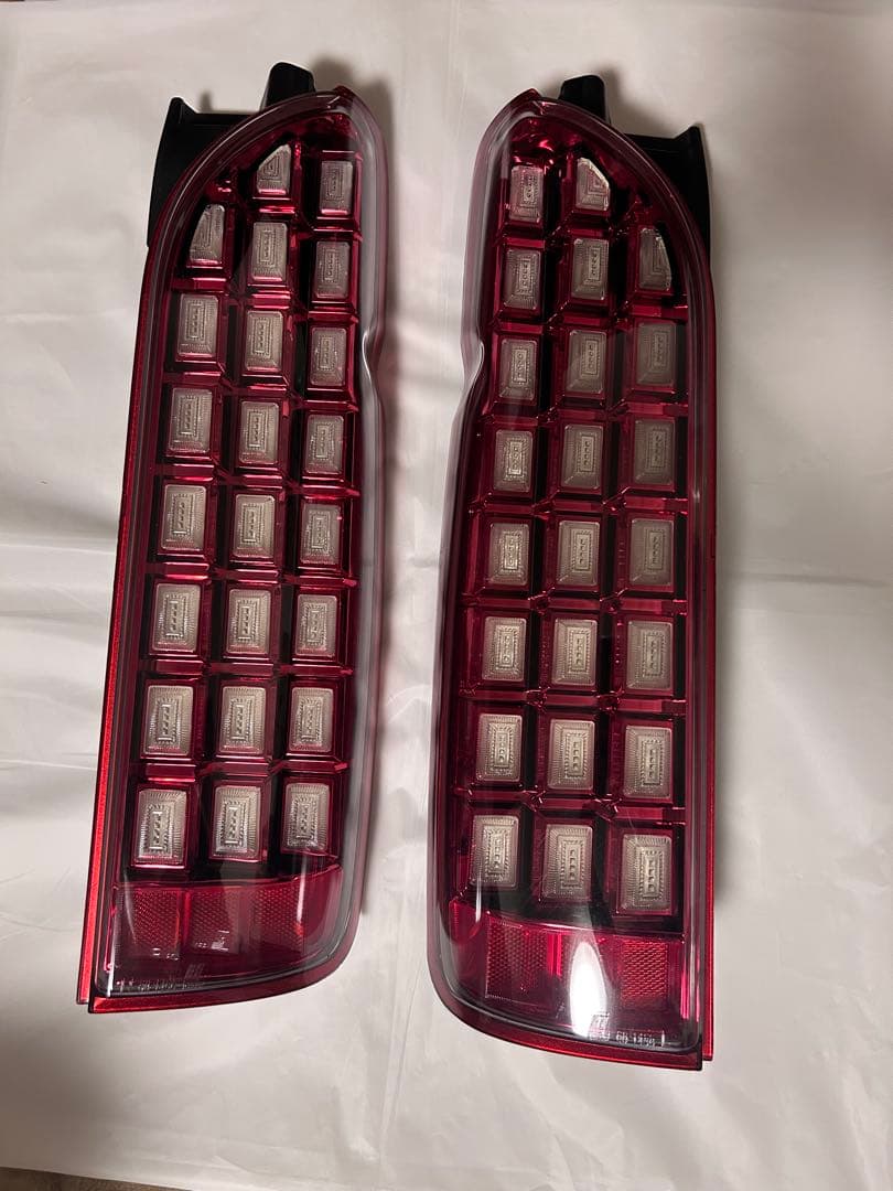 ハイエース用テールランプ 左右セット