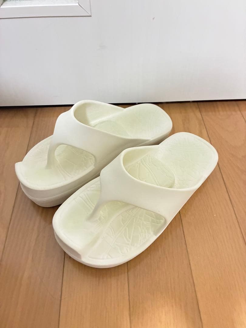 racbaki ラクバキ イージーサンダル ホワイト Mサイズ - メルカリ