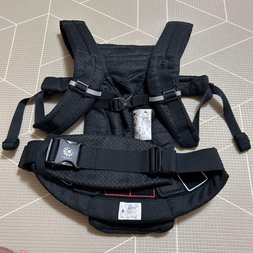 エルゴベイビー 黒 タオル付き ergobaby OMNI breeze