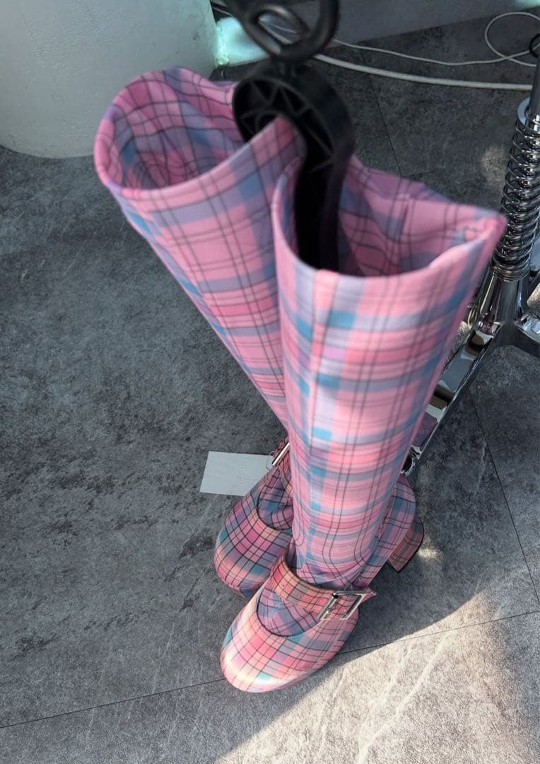 ピンク系チェック ロングブーツ バックル付き