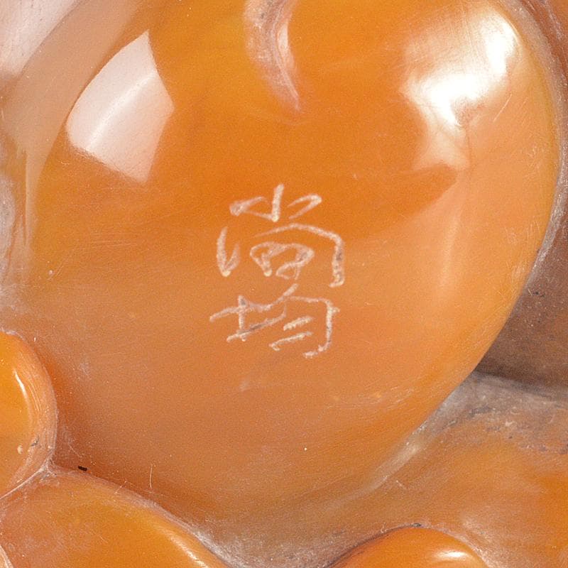 天馬　中国　玉石田黄寿山石彫刻　獅子　置物　紙鎮　唐木箱付　H　R6731