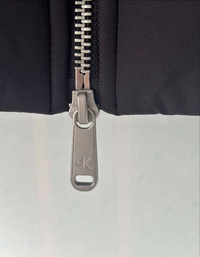 新品】Calvin Klein ボリュームネッククロップダウン ジョングク着用