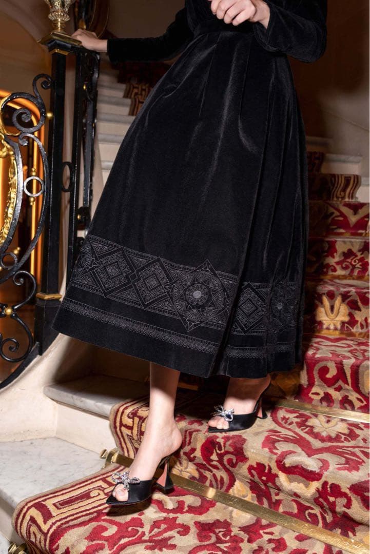 ワンピース herlipto Embroidered Velour Midi Dress