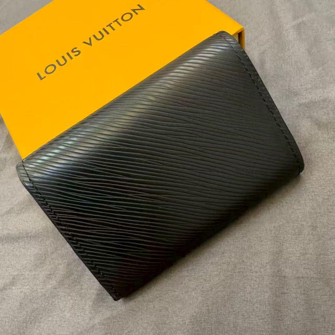 【極美品】三つ折り財布 ブラック