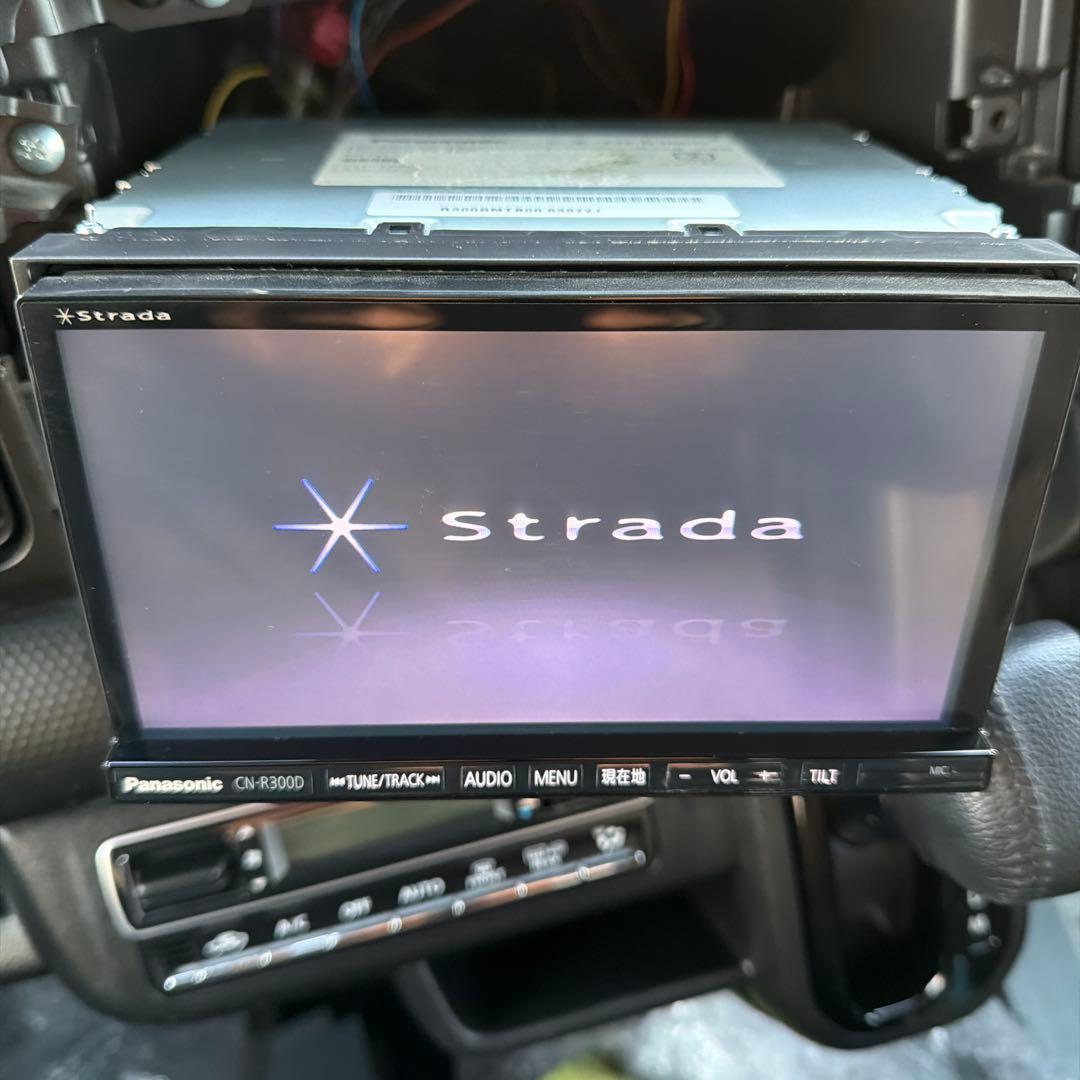 パナソニック カーナビ CN-R300D 地図データ2013年式 2013 年の地図メモリとデータを備えたパナソニック Strada CN-R300D
