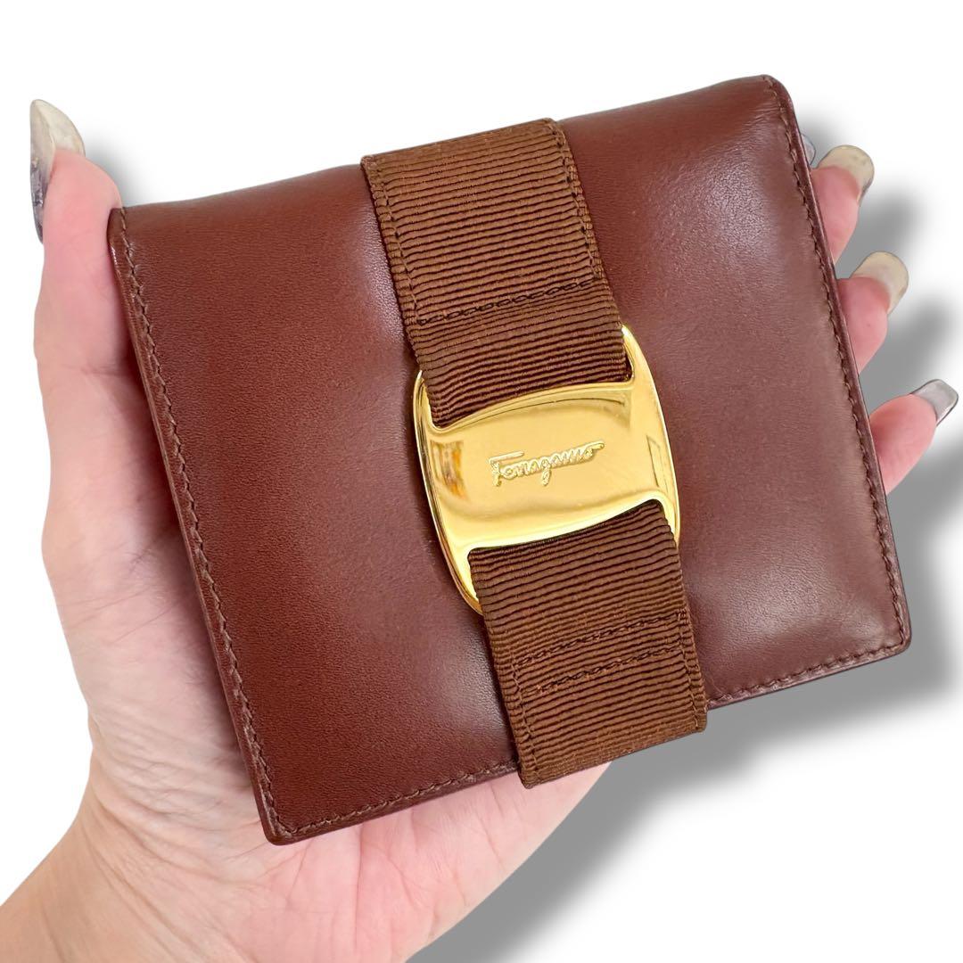 極美品✨Salvatore Ferragamo ヴァラリボン 2つ折り財布 茶