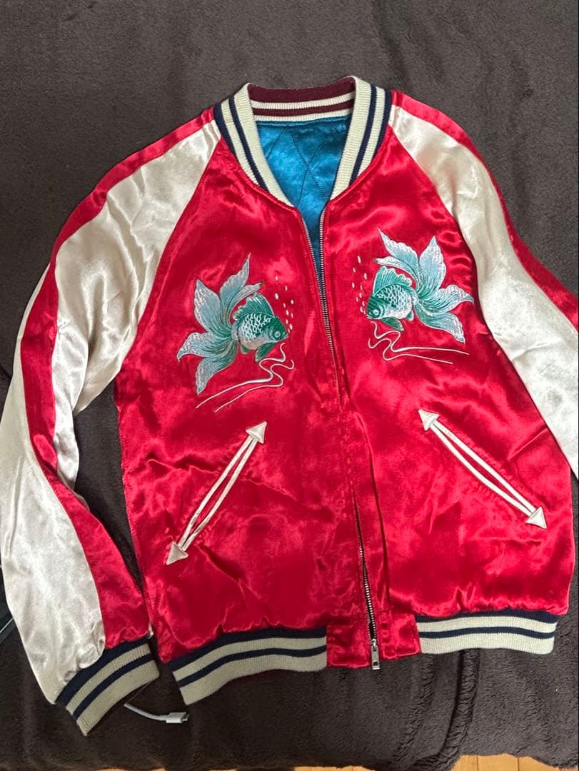 IOLANI イオラニ スカジャン 赤と銀 金魚刺繍 - メルカリ