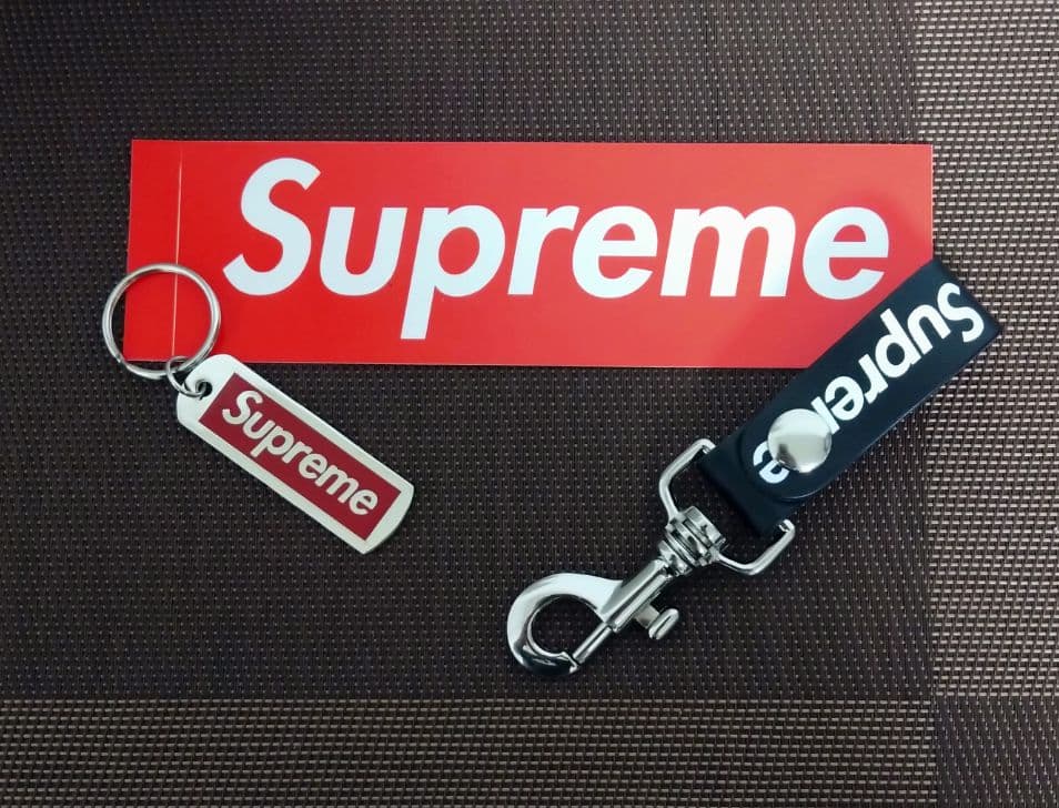 Supreme Leatherロープキーホルダー＆キーホルダー&ステッカー Supreme】Leather Key Loop キーホルダー / Keychain キーチェーン