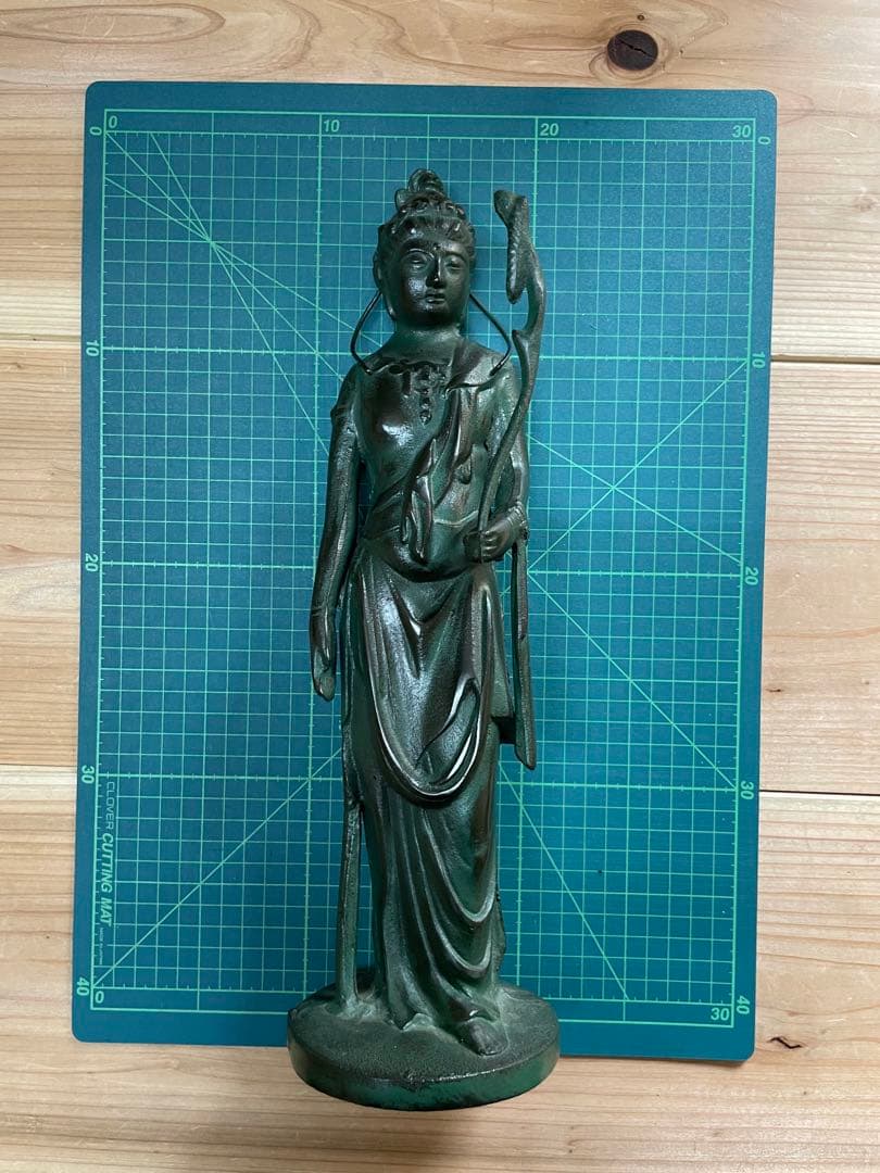 重たい像 金属製 【m313 仏像 観音様 観音菩薩 金属製 金属工芸 観音像】