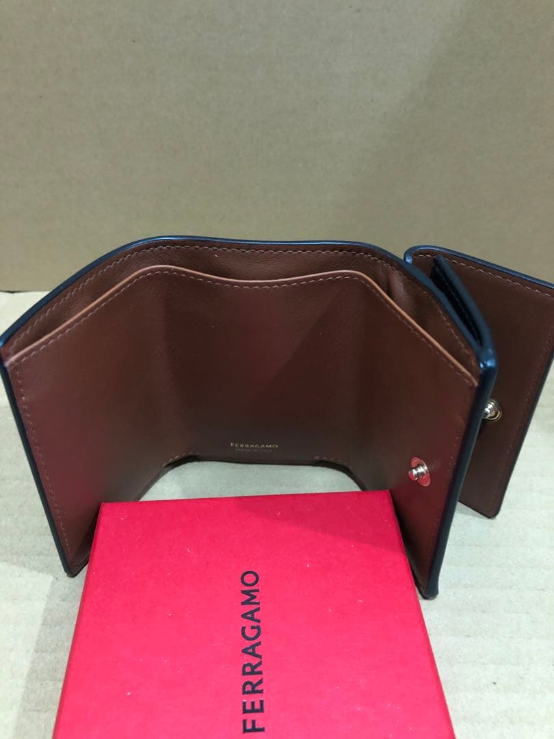 【新品】イタリア製FERRAGAMO ブラック ケース　財布