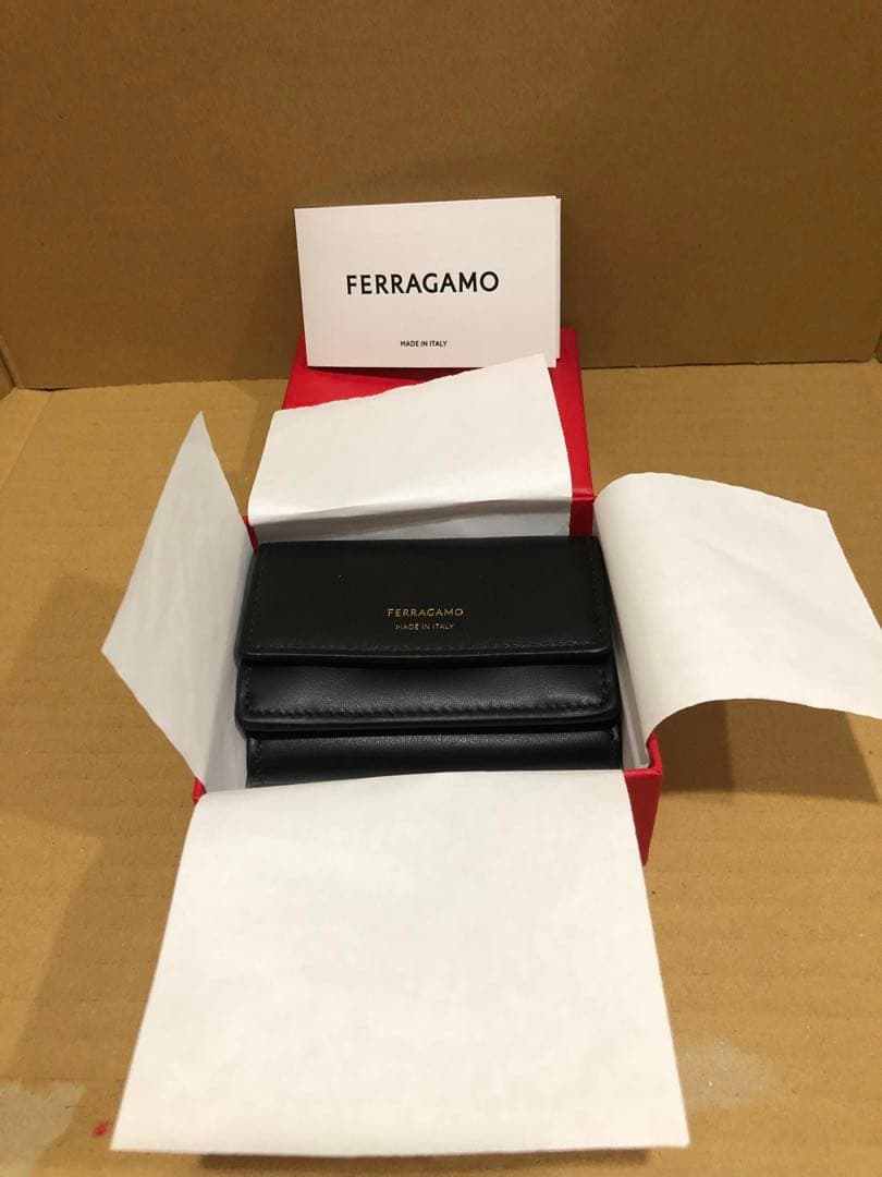 【新品】イタリア製FERRAGAMO ブラック ケース　財布