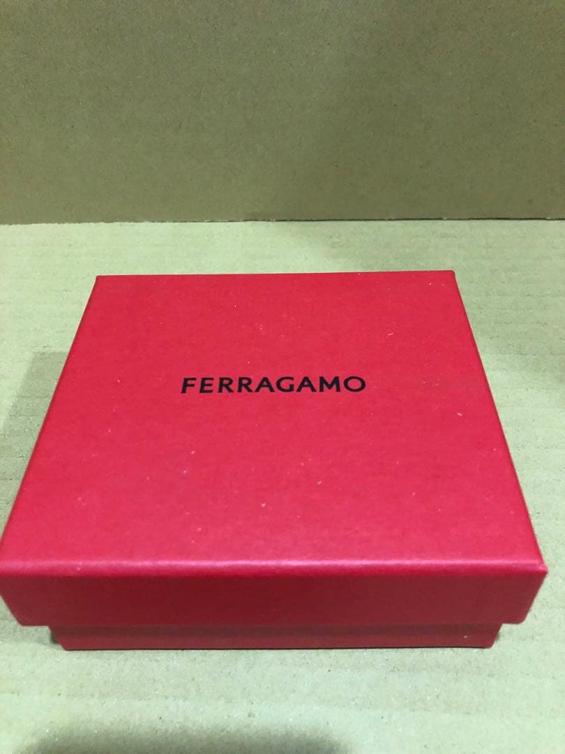 【新品】イタリア製FERRAGAMO ブラック ケース　財布