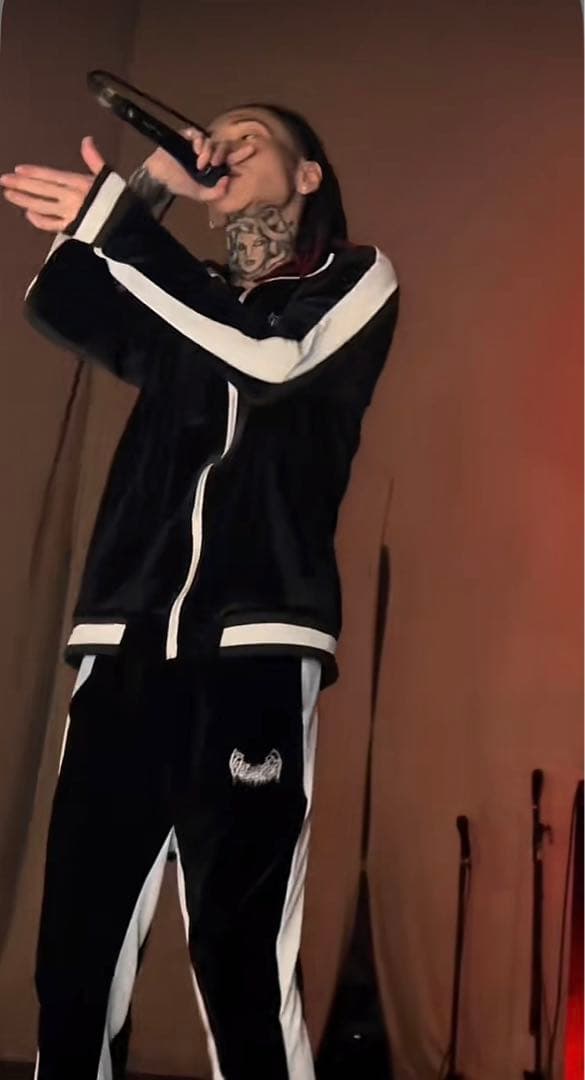 早い者勝ち！ yvngpatra着用 yxngbratz ベロアセットアップ - メルカリ