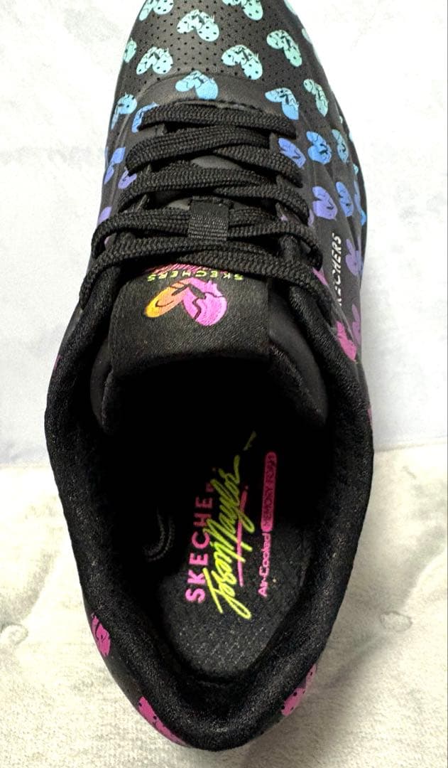 新品激レアスケッチャーズ24.5コラボスニーカーカラフルハート UNO