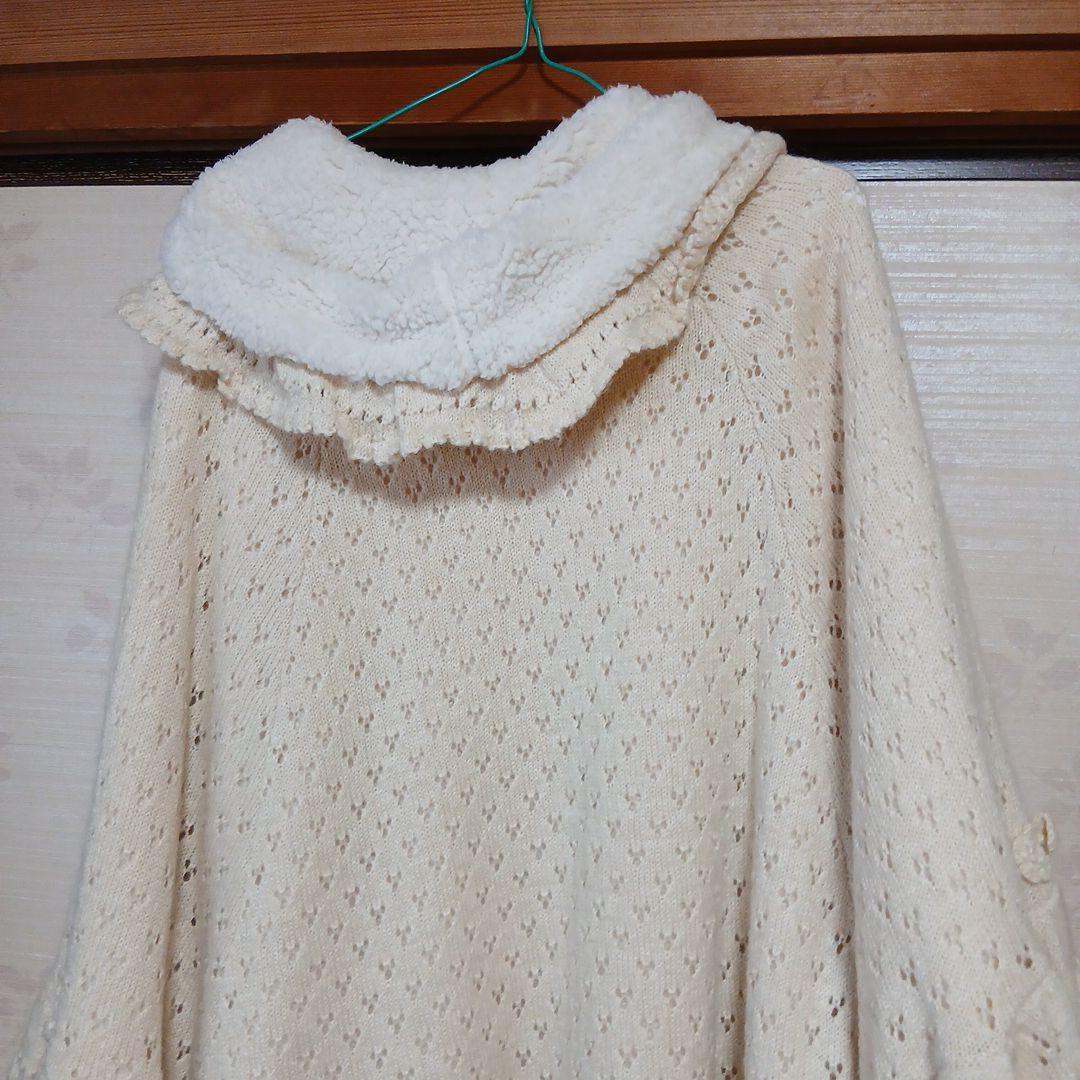 アイボリー 花モチーフ ニット ポンチョフード付き - メルカリ
