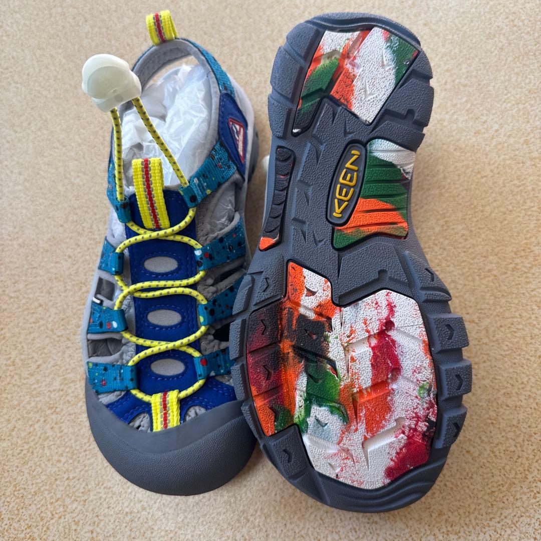 KEEN カラフル サンダル - メルカリ