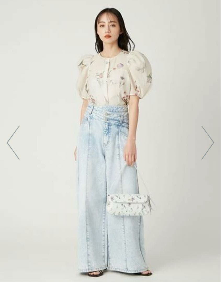 新品タグ付き】FRAY I.D ボタニカルプリントシアータックパフブラウス