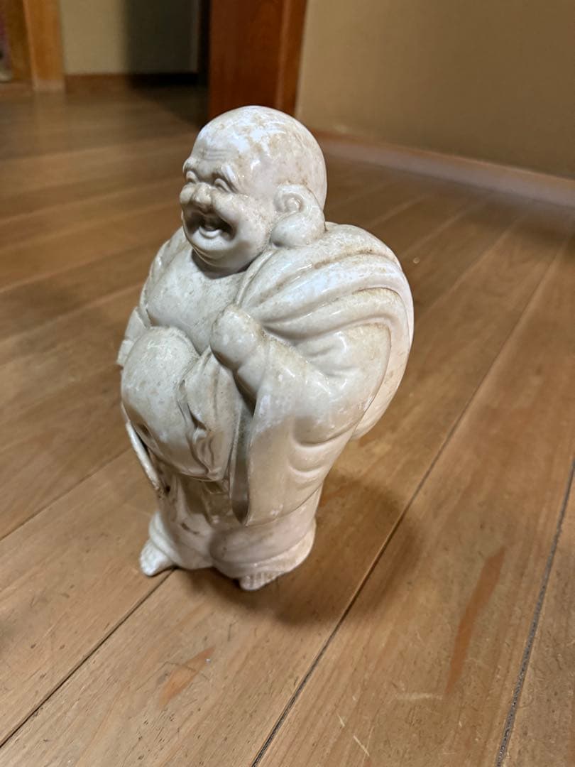 中古 美品 送料無料 白い陶器製 布袋様 約15cm 工芸品