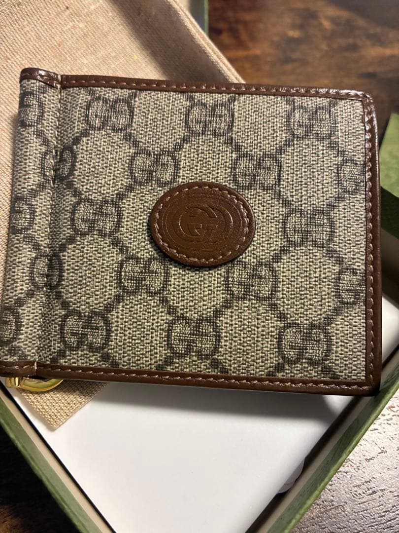 美品　GUCCI 二つ折りマネークリップ
