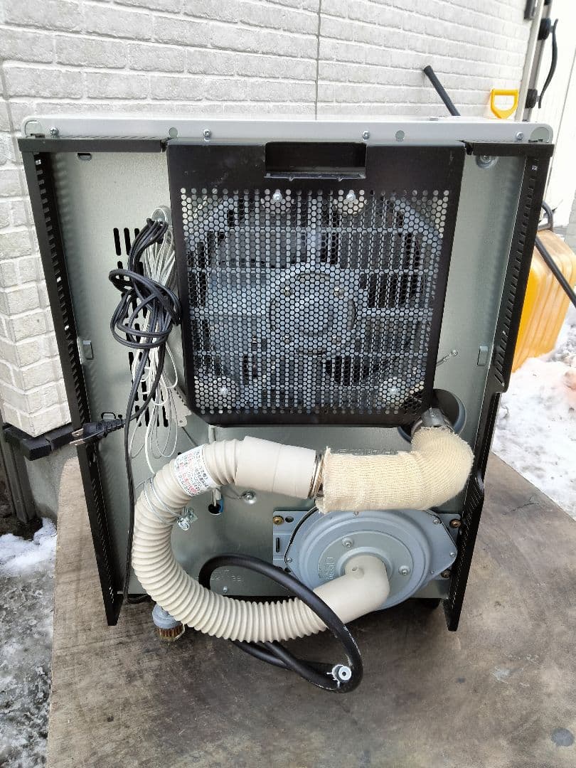 札幌発コロナFF温風石油ストーブ！品番「FF‐4211GS」2011年式中古品①