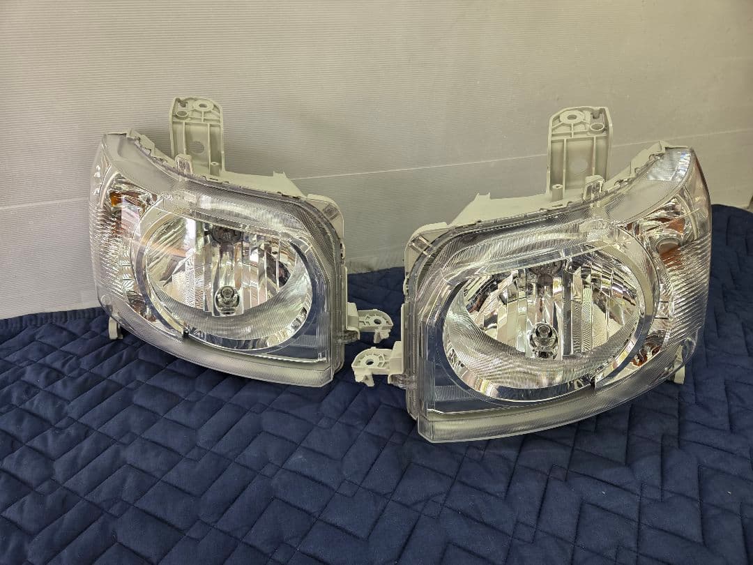 ホンダ N-BOX JF1/JF2 純正ヘッドライト 左右 - メルカリ