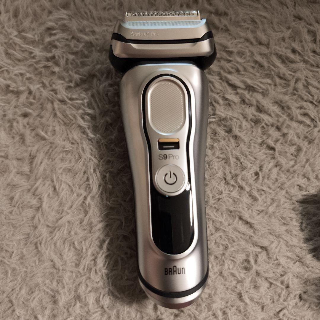 Braun S9 Pro メンズシェーバー トラベル用充電器ケース付き - メルカリ