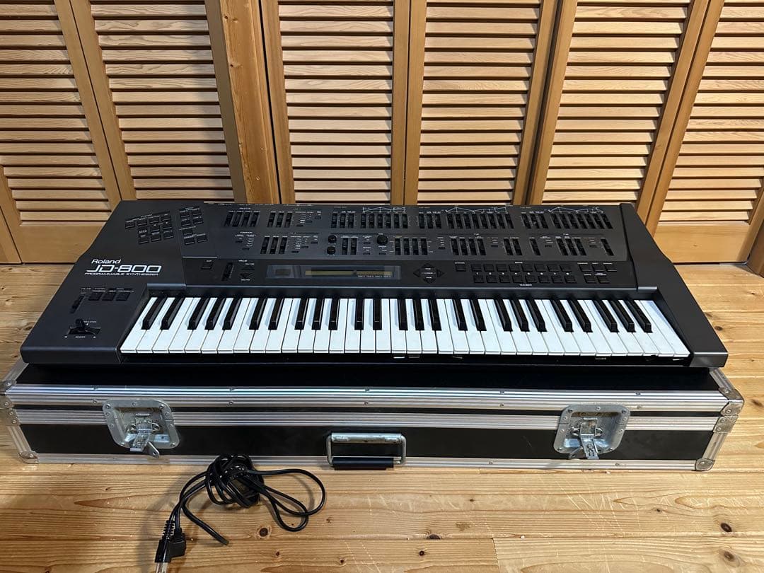 E*n様 Roland JD-800 シンセサイザー 61鍵 ハードケース付き - メルカリ