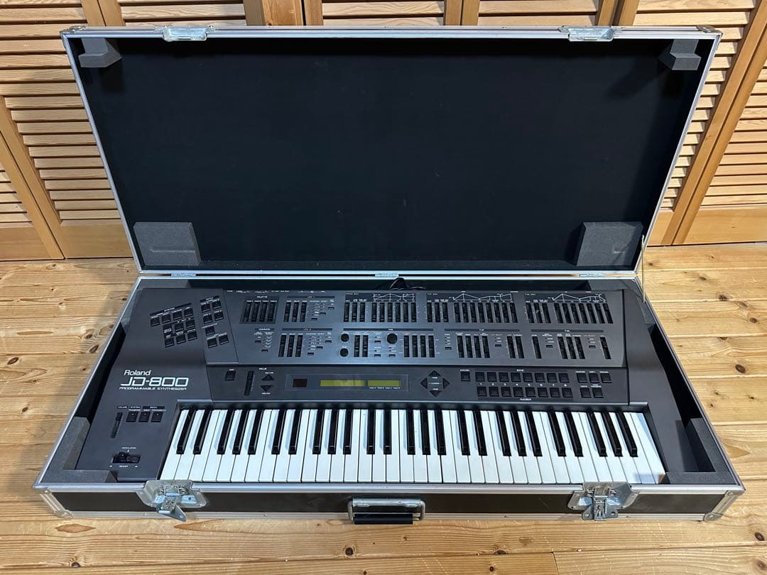 E*n様 Roland JD-800 シンセサイザー 61鍵 ハードケース付き - メルカリ