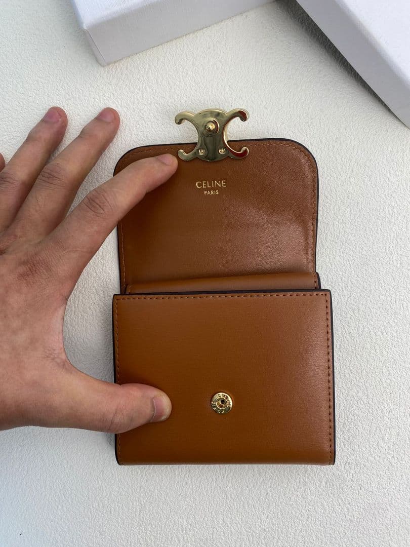 CELINE ブラウン 三つ折り財布 - メルカリ