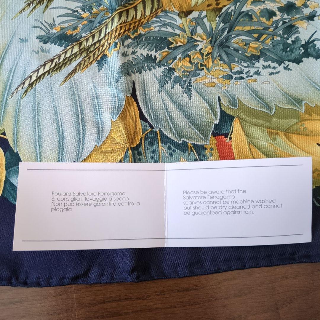 フェラガモ 大判シルクスカーフ 鳥と花柄 - メルカリ