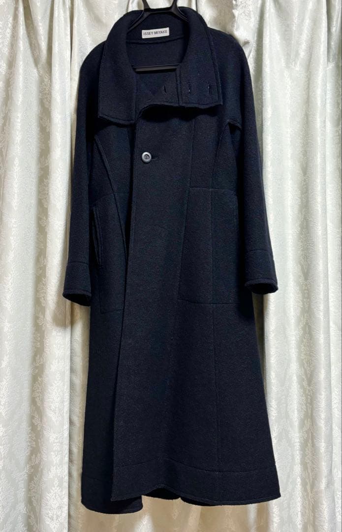 値下げ！】イッセイミヤケ ウール100%コート - メルカリ