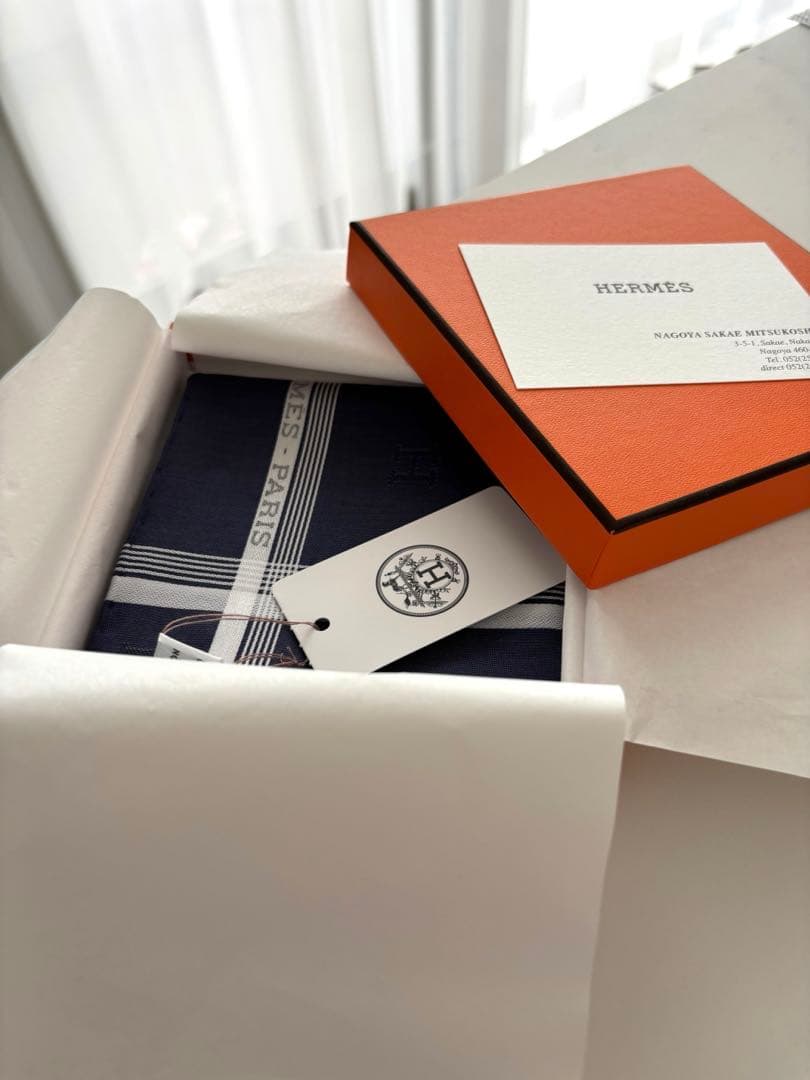 新品エルメス HERMES ハンカチ Hレリーフ ネイビー×ホワイト Hロゴ HERMES（エルメス） 【新品】エルメス ハンカチーフ ハンカチ 《 H