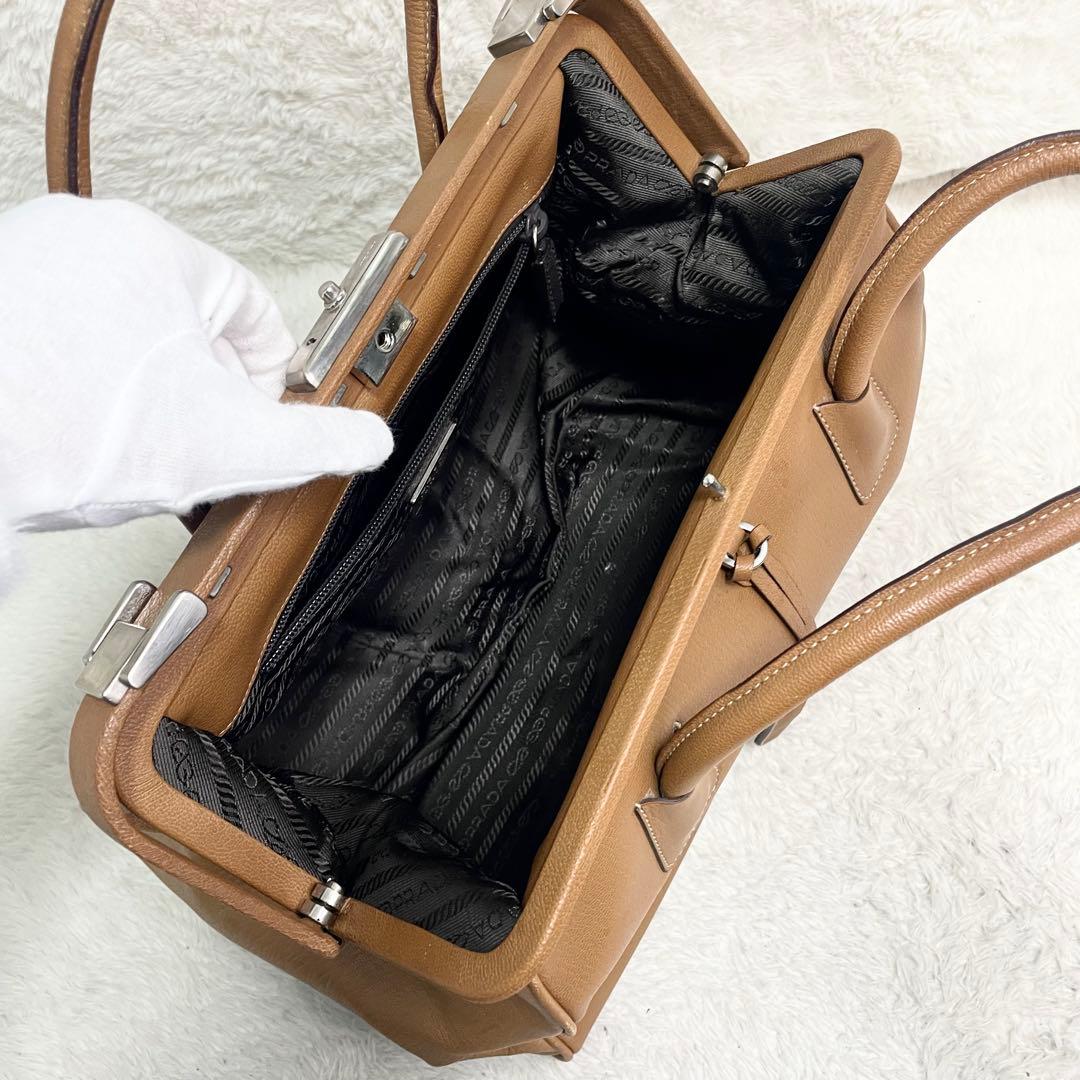 プラダ ドクターバッグ ハンドバッグ オールレザー がま口 チャーム 大容量