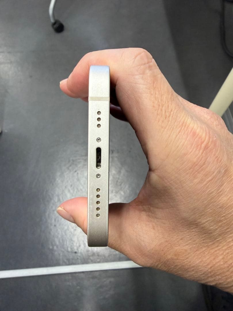 超美品！　Apple iPhone 13 ホワイト 本体